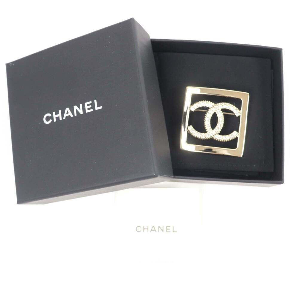 CHANEL Gold Logo Brooch - Picture 2 of 8